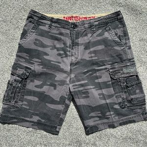 UNION BAY Men’s Gray Camo Cargo Shorts - Distressed - Size 40
